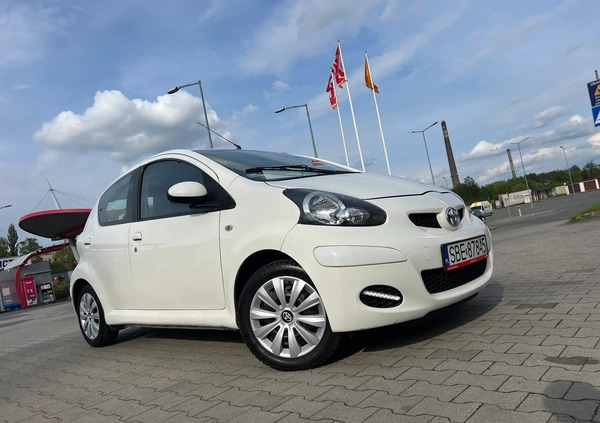 Toyota Aygo cena 17800 przebieg: 162000, rok produkcji 2011 z Drobin małe 232